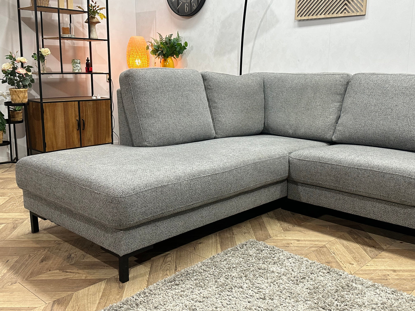 Grijze Hoekbank ~ Losse Rugkussens Met Afneembare Hoezen