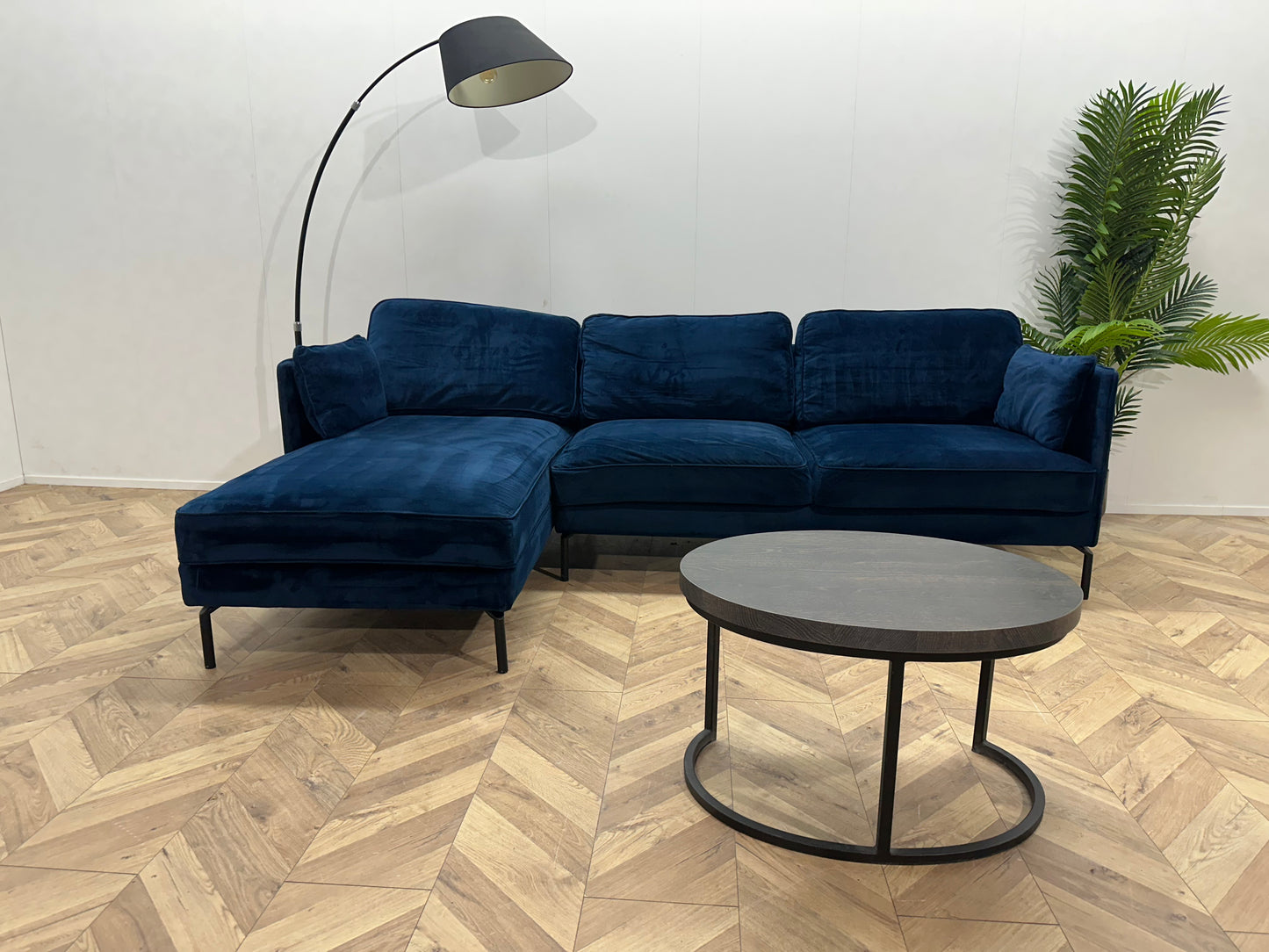 Donker Blauwe Velvet Hoekbank ~ Losse Rugkussens Met Afneembare Hoezen