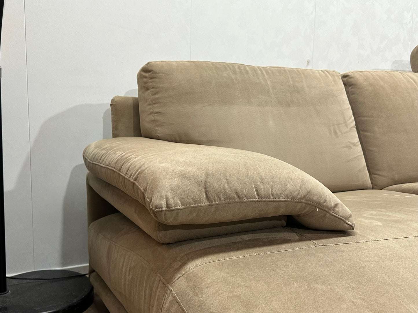 UrbanSofa Beige Velvet Design U Bank ~ Vaste Kussens