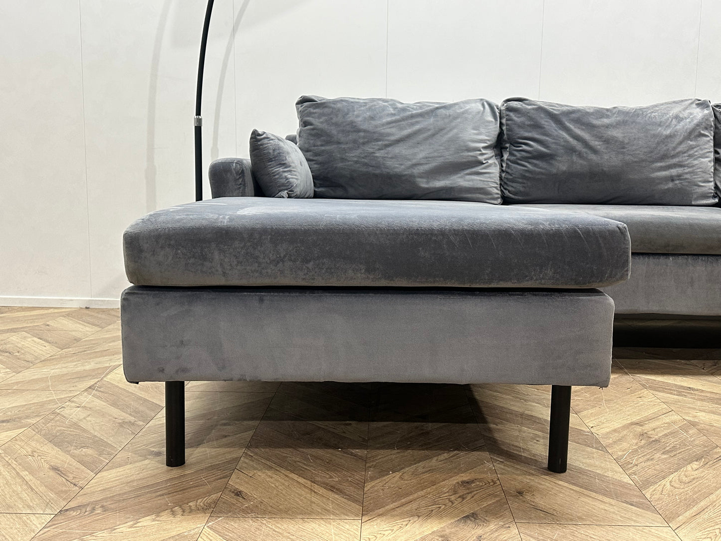 Grijze Velvet Hoekbank ~ Losse Kussens Met Afneembare Hoezen