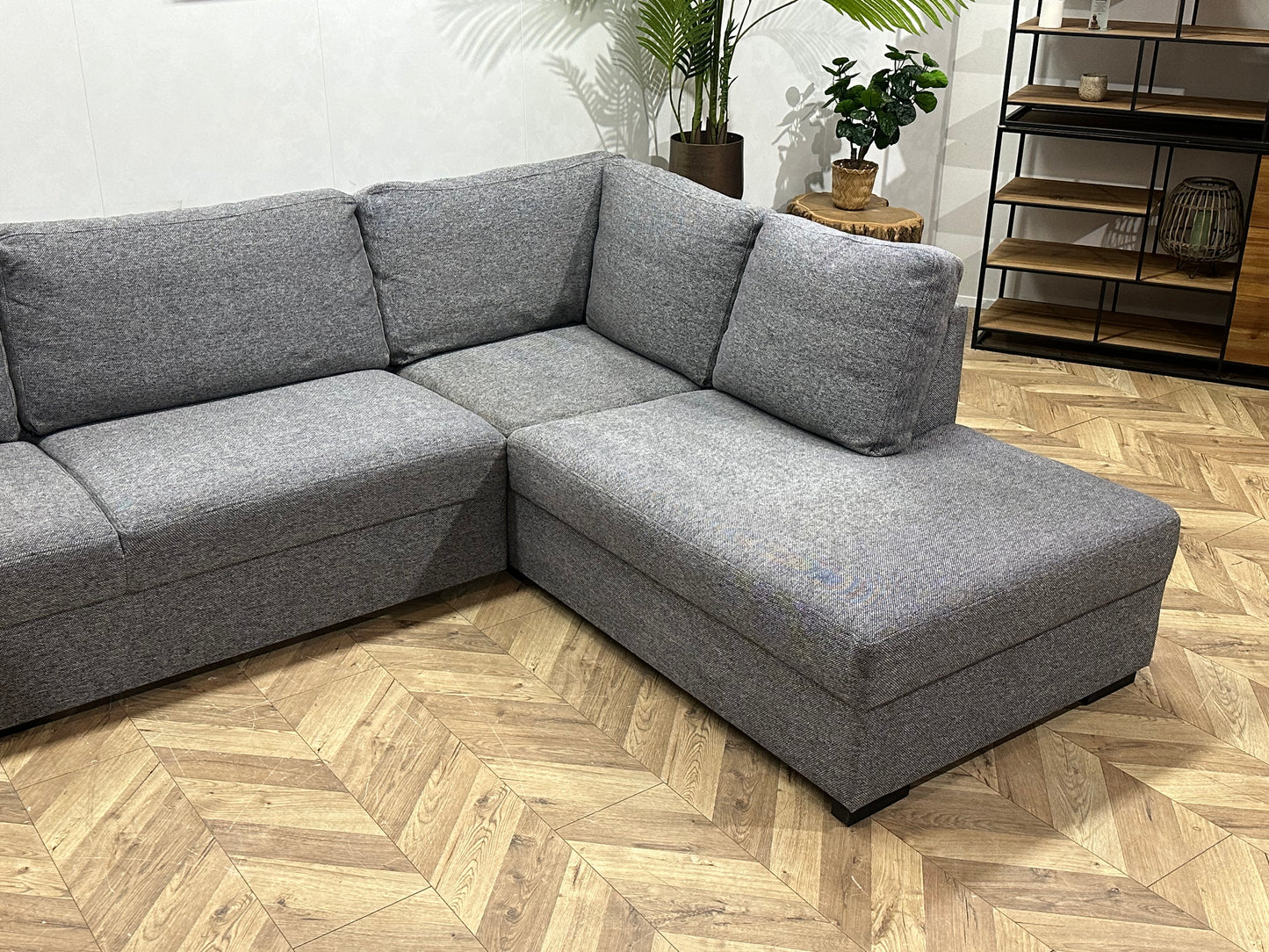 Grijze Hoekbank ~ Losse Rugkussens Met Afneembare Hoezen