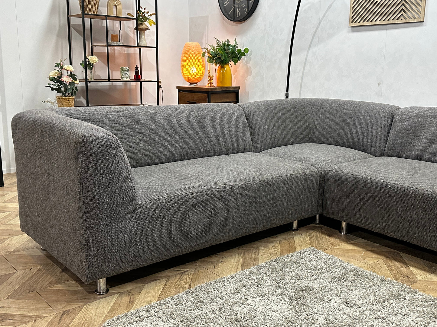 Grijze Hoekbank Inc Hocker ~ Vaste Kussens