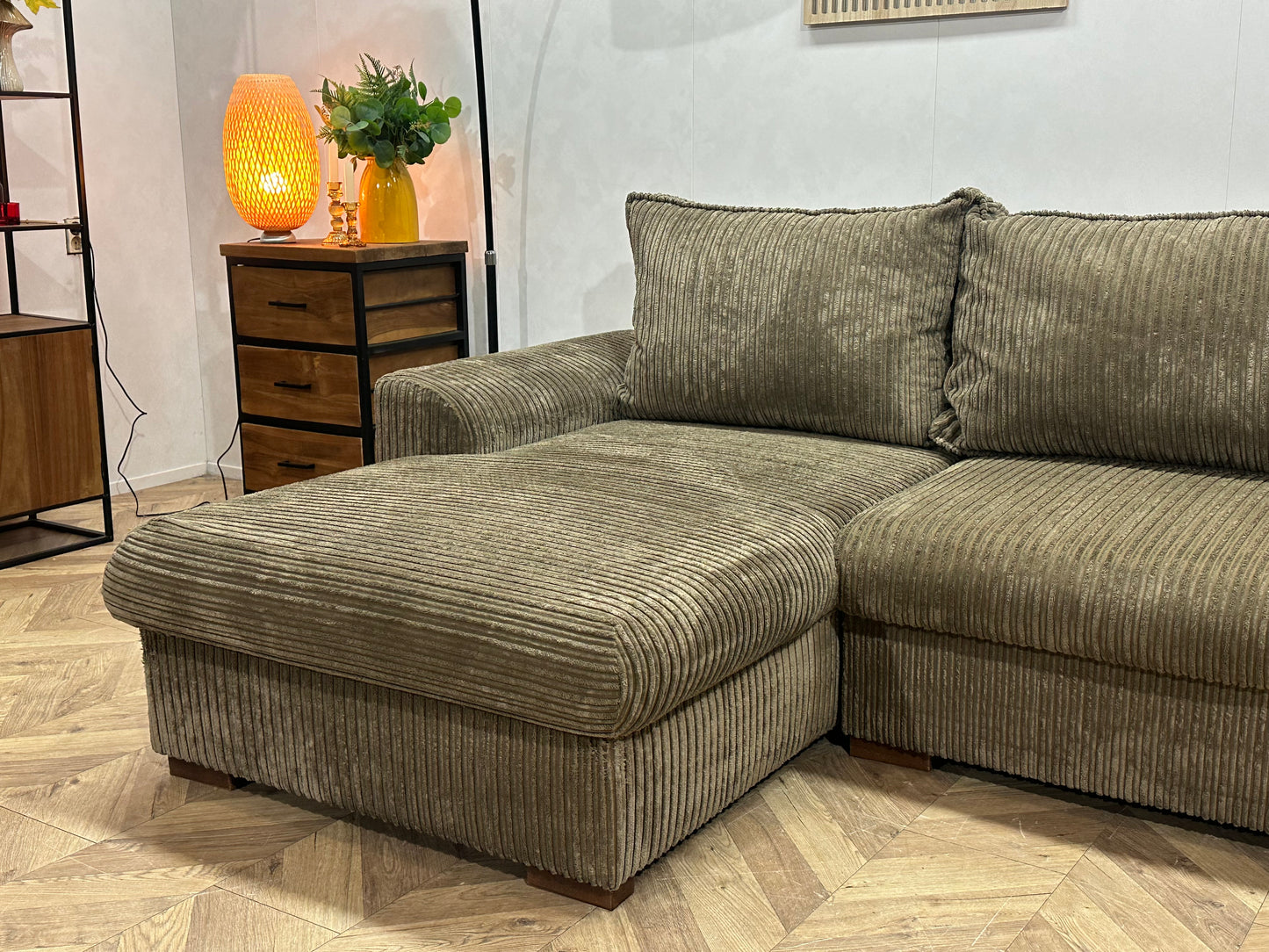 Bruine Ribstof U Bank ~ Losse Rugkussens Met Afneembare Hoezen