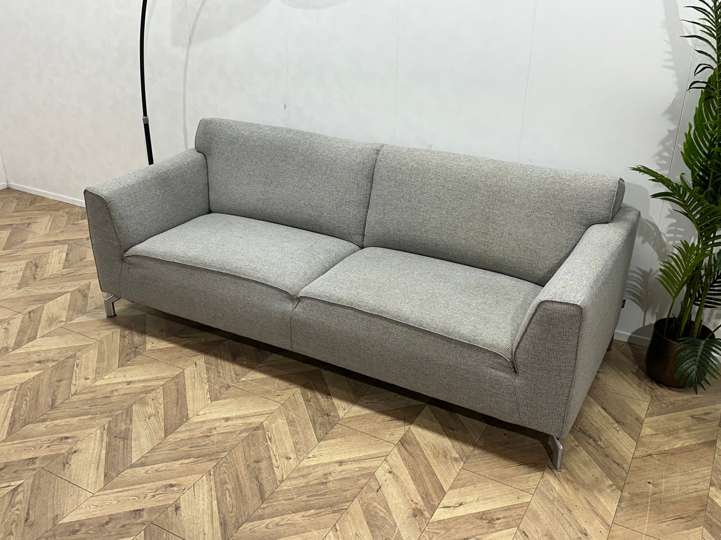 H&H Licht Grijze 2.5-Zits Bank Inc Hocker ~ Vaste Kussens