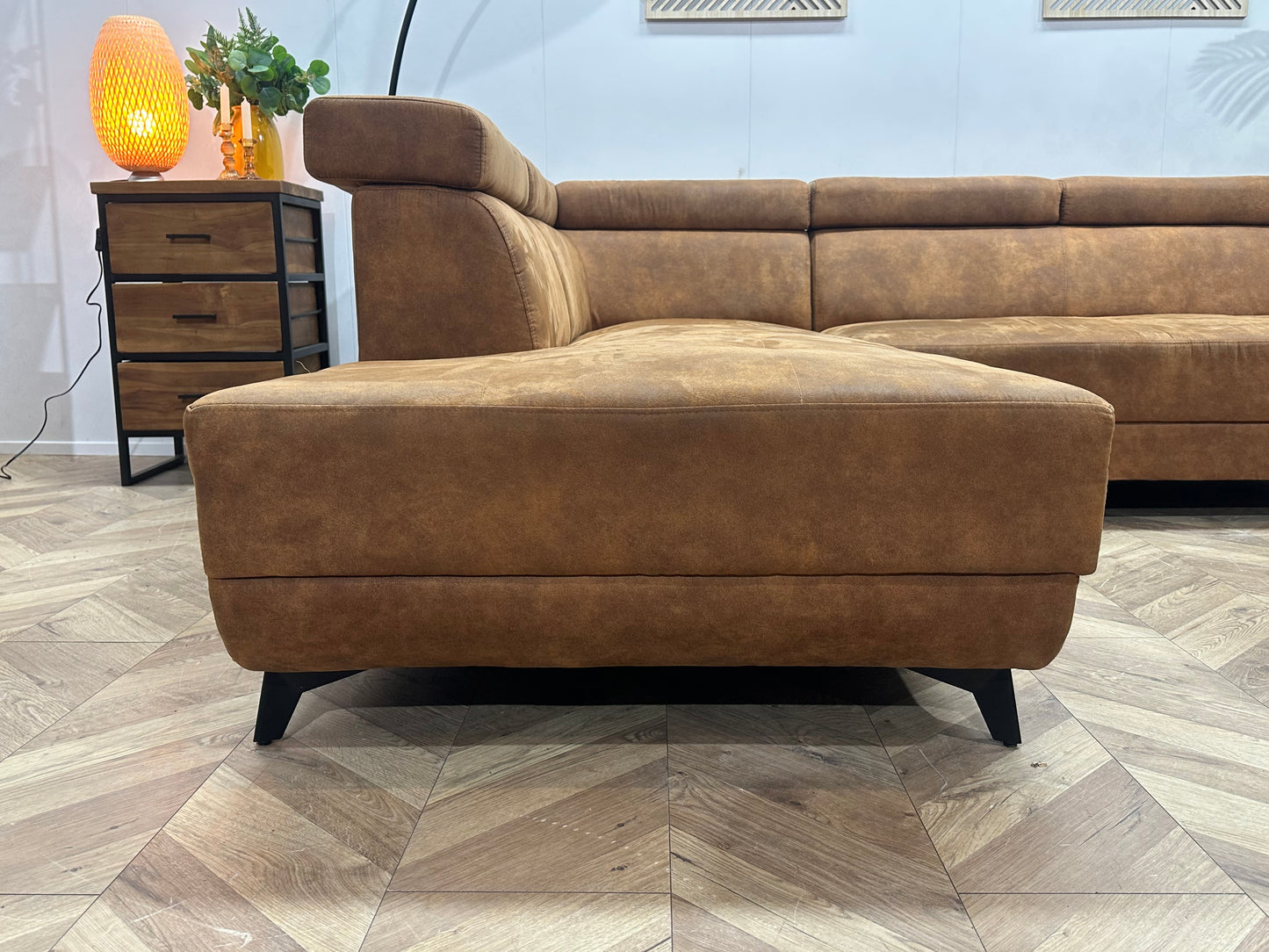 Cognac Bruine Suède Stoffen Hoekbank Inc Hocker ~ Verstelbare Hoofdsteunen ~ Nieuwstaat