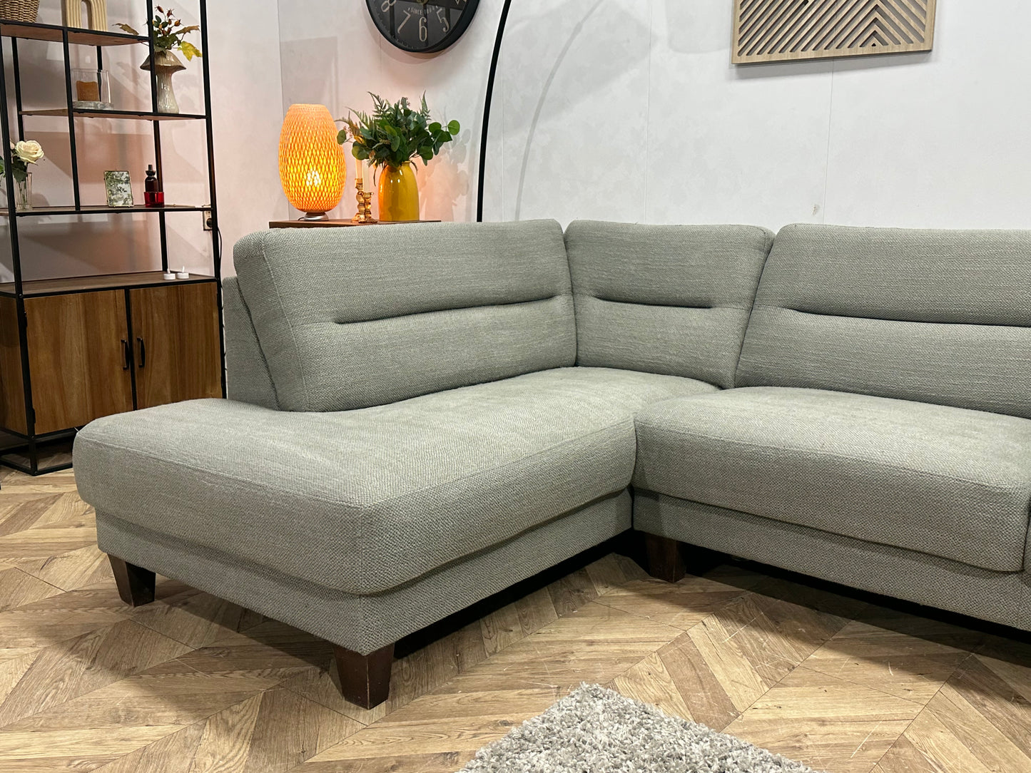 H&H Licht Grijze Hoekbank ~ Vaste Kussens