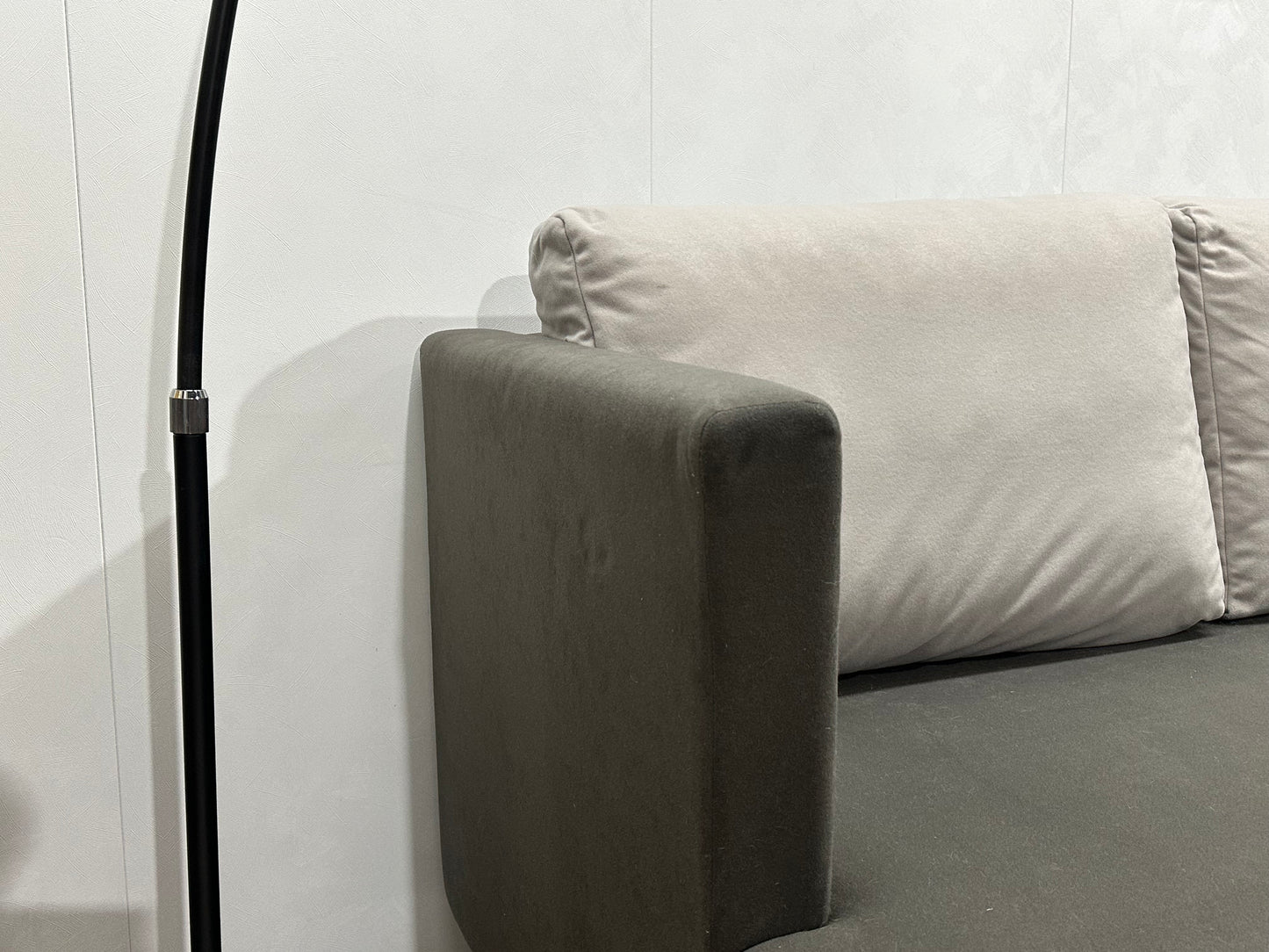 Grijze Hoekbank ~ Losse Licht Grijze Rugkussens Met Afneembare Hoezen