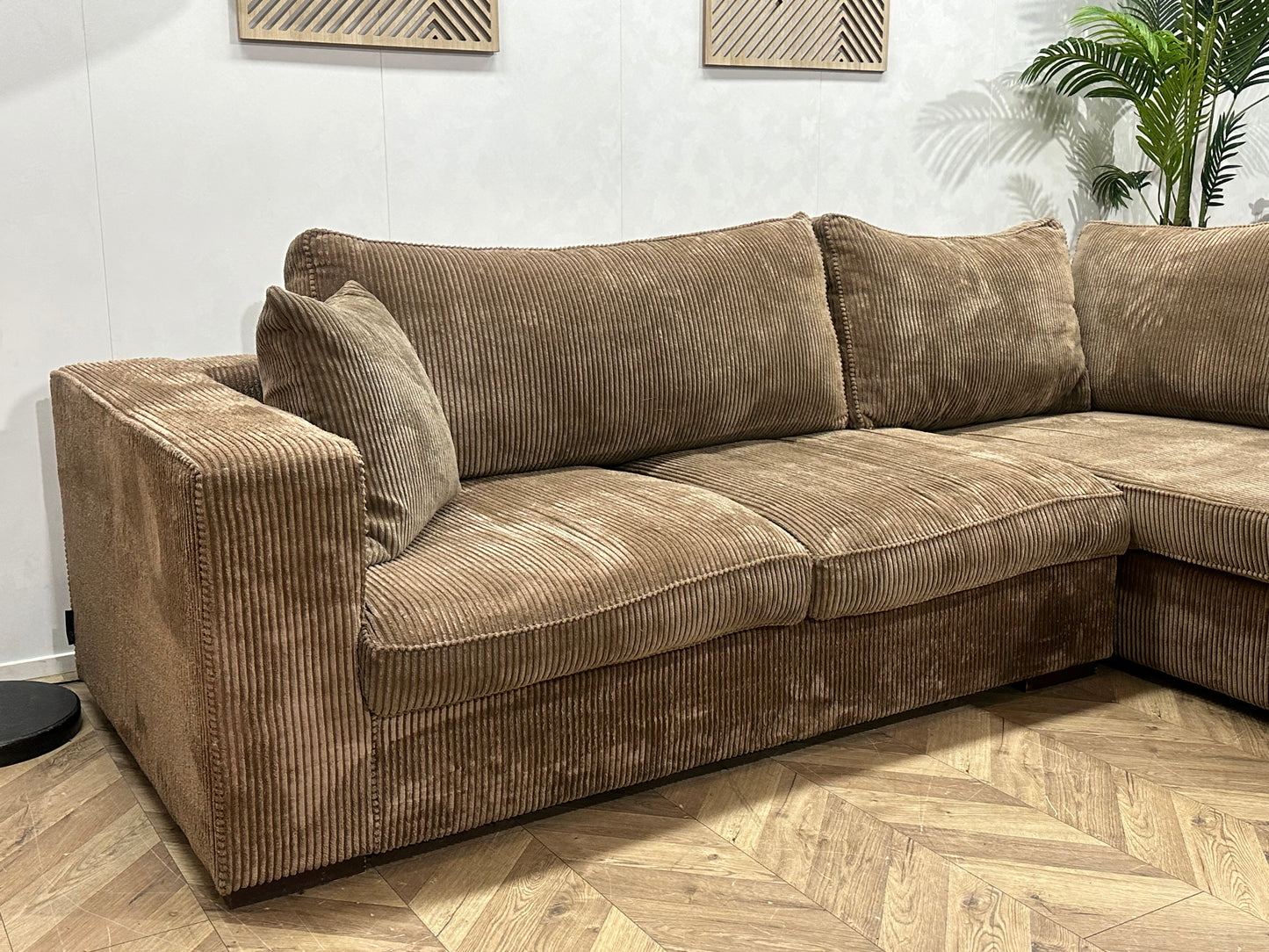 Room108 Bruine Ribstof Hoekbank ~ Losse Kussens Met Afneembare Hoezen