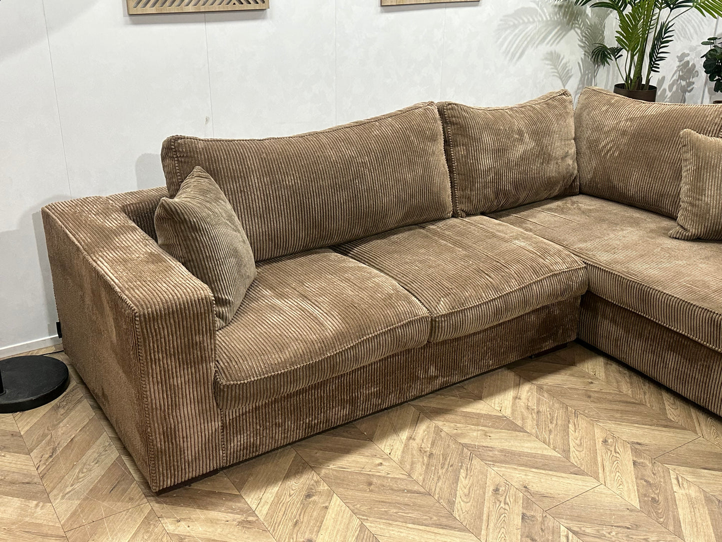 Room108 Bruine Ribstof Hoekbank ~ Losse Kussens Met Afneembare Hoezen