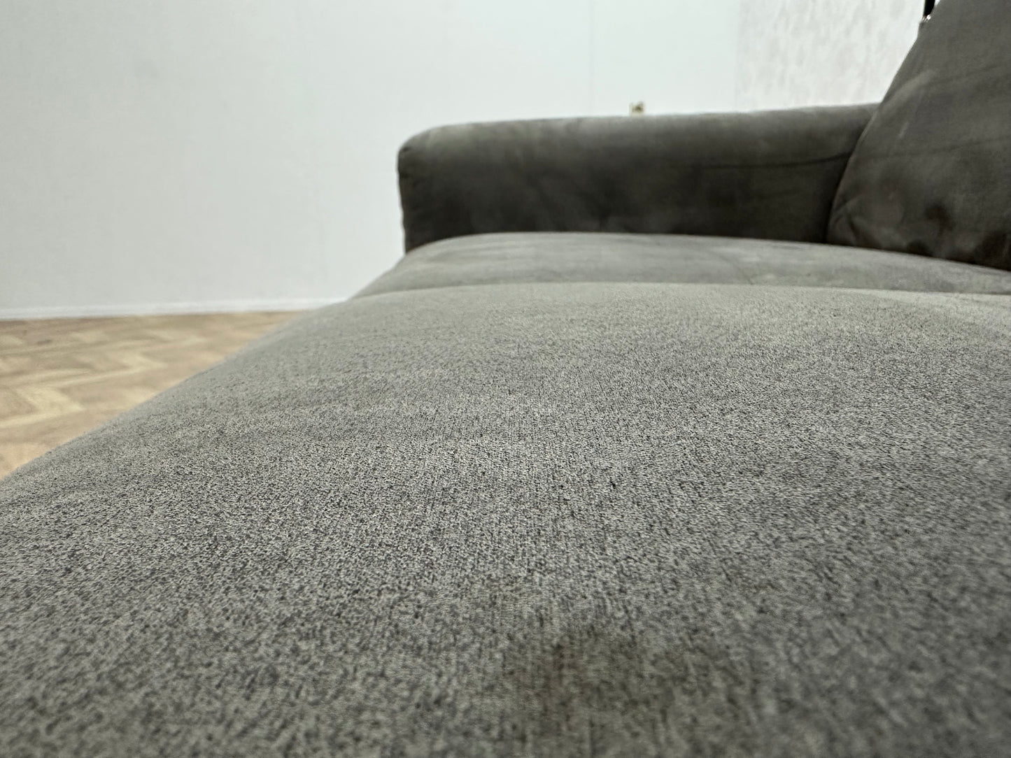 Bruin/Grijze Suède Stoffen 2-Zits Bank ~ Relaxfunctie ~ Verstelbare Hoofdsteunen