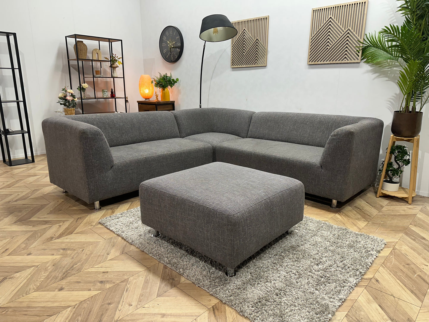 Grijze Hoekbank Inc Hocker ~ Vaste Kussens