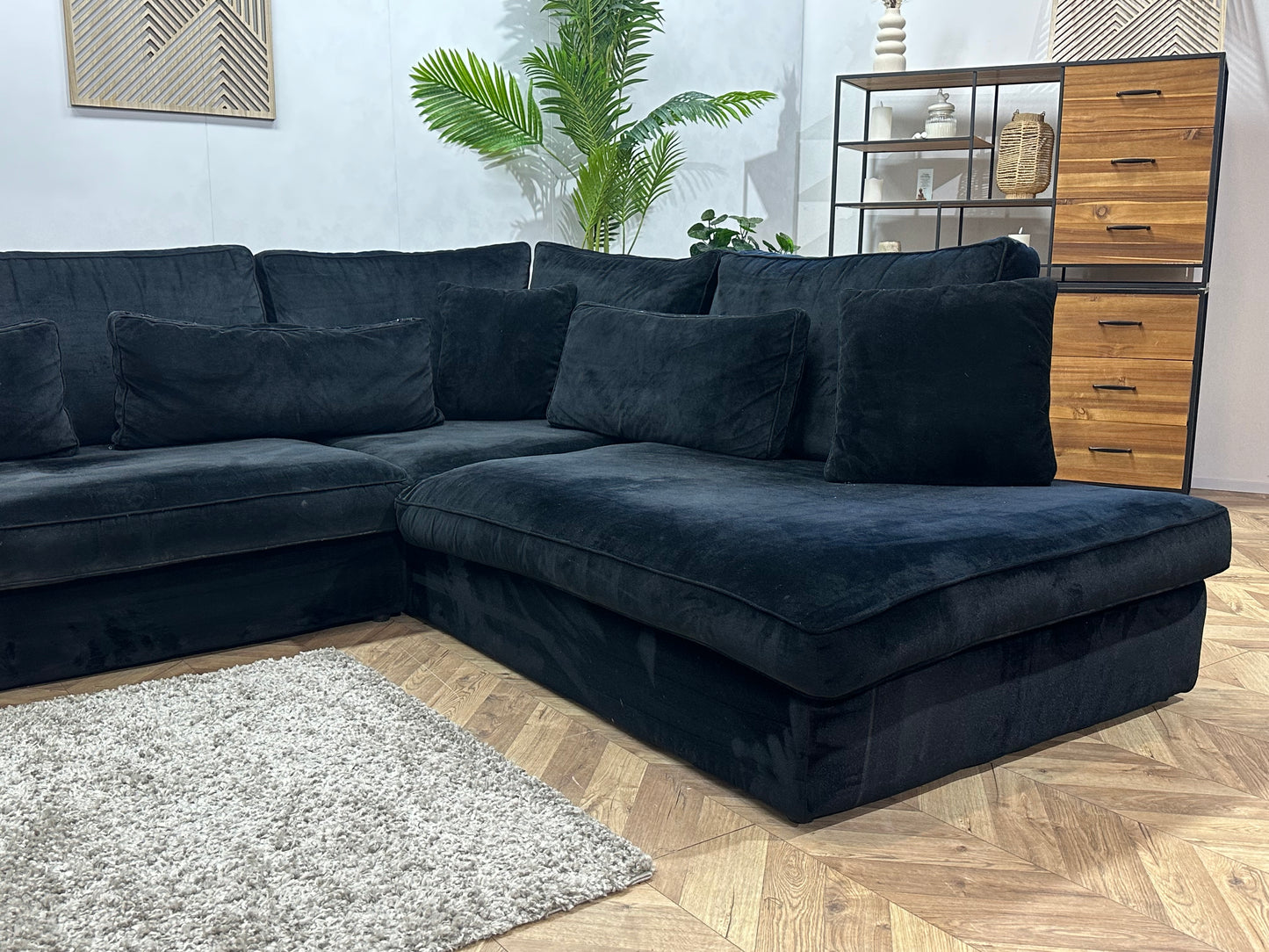 Zwarte Velvet Hoekbank ~ Losse Kussens Met Afneembare Hoezen