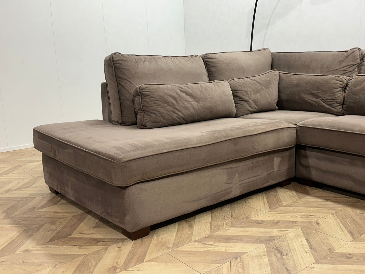 Bruine Velvet Hoekbank ~ Losse Kussens Met Afneembare Hoezen