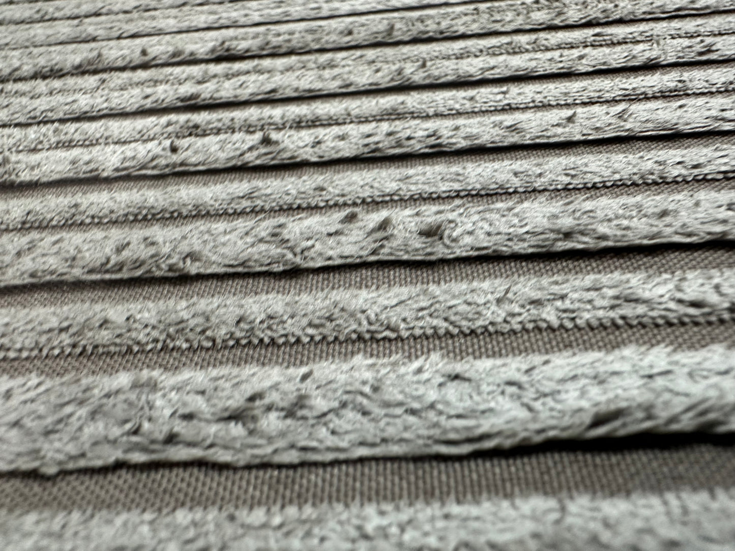 Taupe Ribstof Hoekbank ~ Losse Kussens Met Afneembare Hoezen
