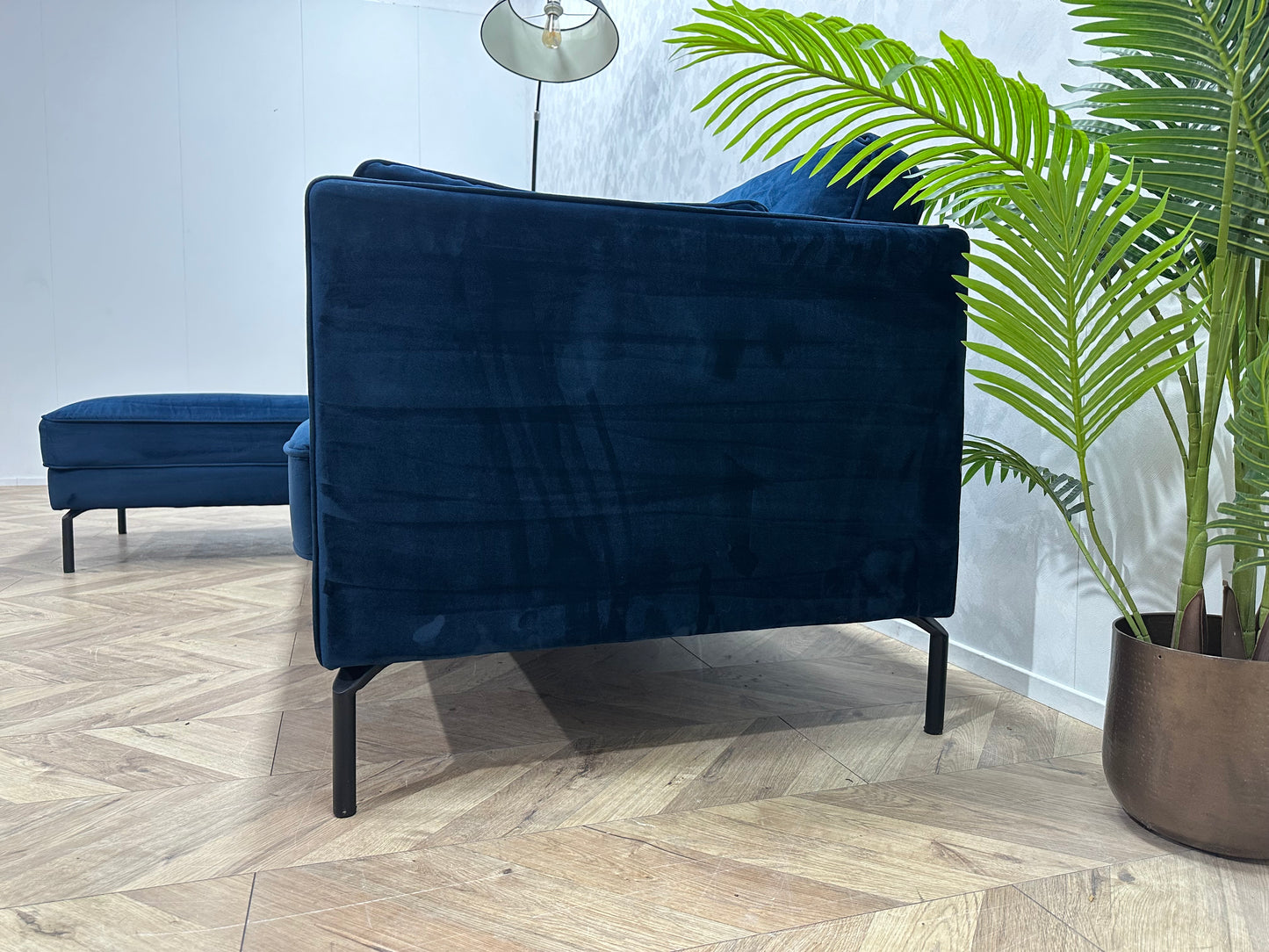 Donker Blauwe Velvet Hoekbank ~ Losse Rugkussens Met Afneembare Hoezen