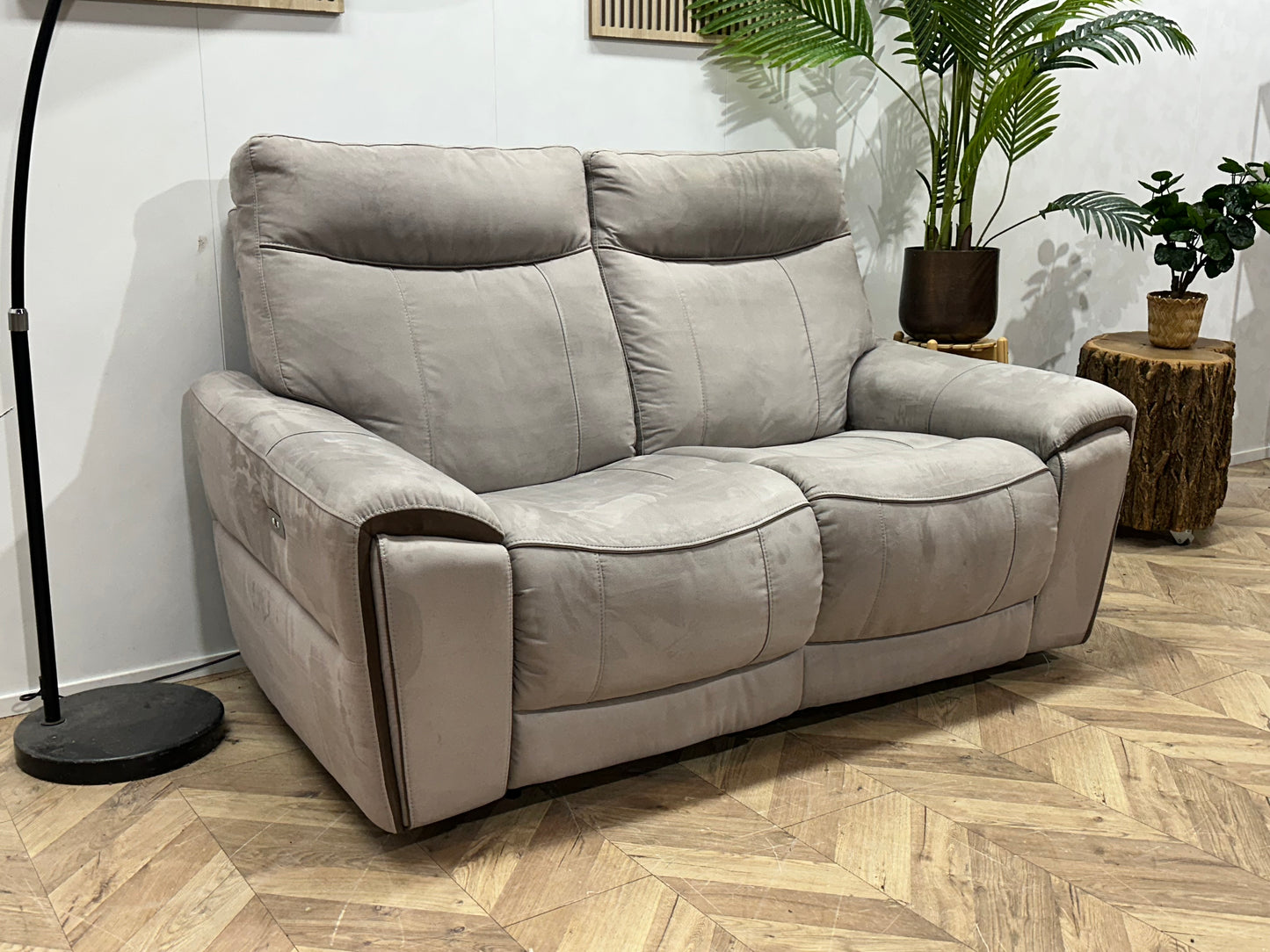 Licht Grijze 2.5-Zits Bank ~ Elektrisch Verstelbare Zittingen