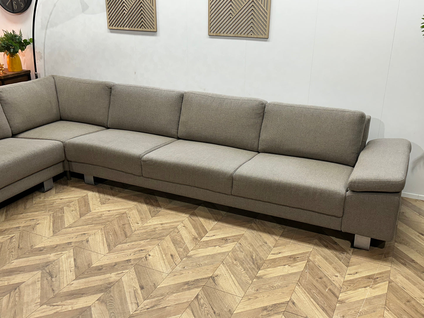 Licht Grijze Ruime Hoekbank ~ Verstelbare Armsteunen