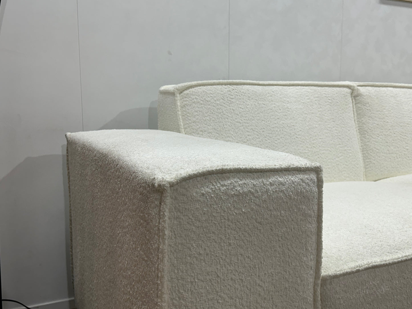 !Showroommodel! Witte Bouclé Stoffen Hoekbank