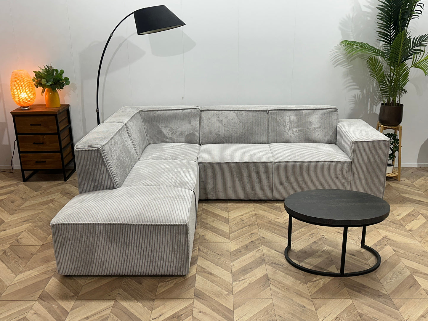 !Showroommodel! Licht Grijze Ribstof Hoekbank