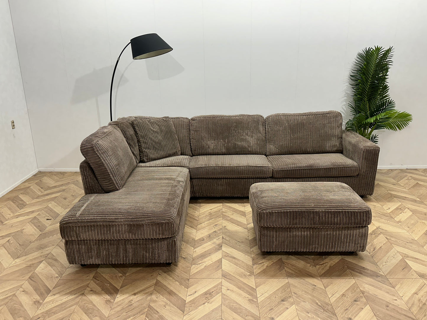 Licht Bruine Ribstof Hoekbank Inc Hocker ~ Losse Kussens Met Afneembare Hoezen