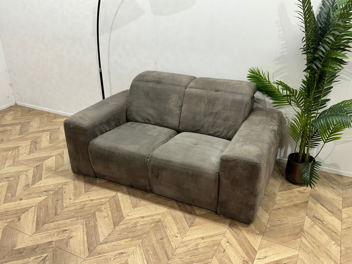 Bruin/Grijze Suède Stoffen 2-Zits Bank ~ Relaxfunctie ~ Verstelbare Hoofdsteunen