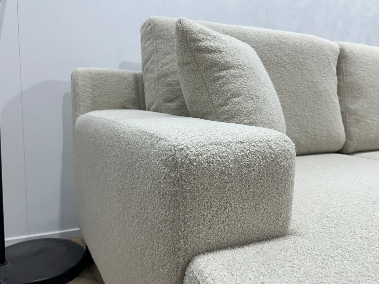 !Showroommodel! Witte Bouclé Stoffen Hoekbank