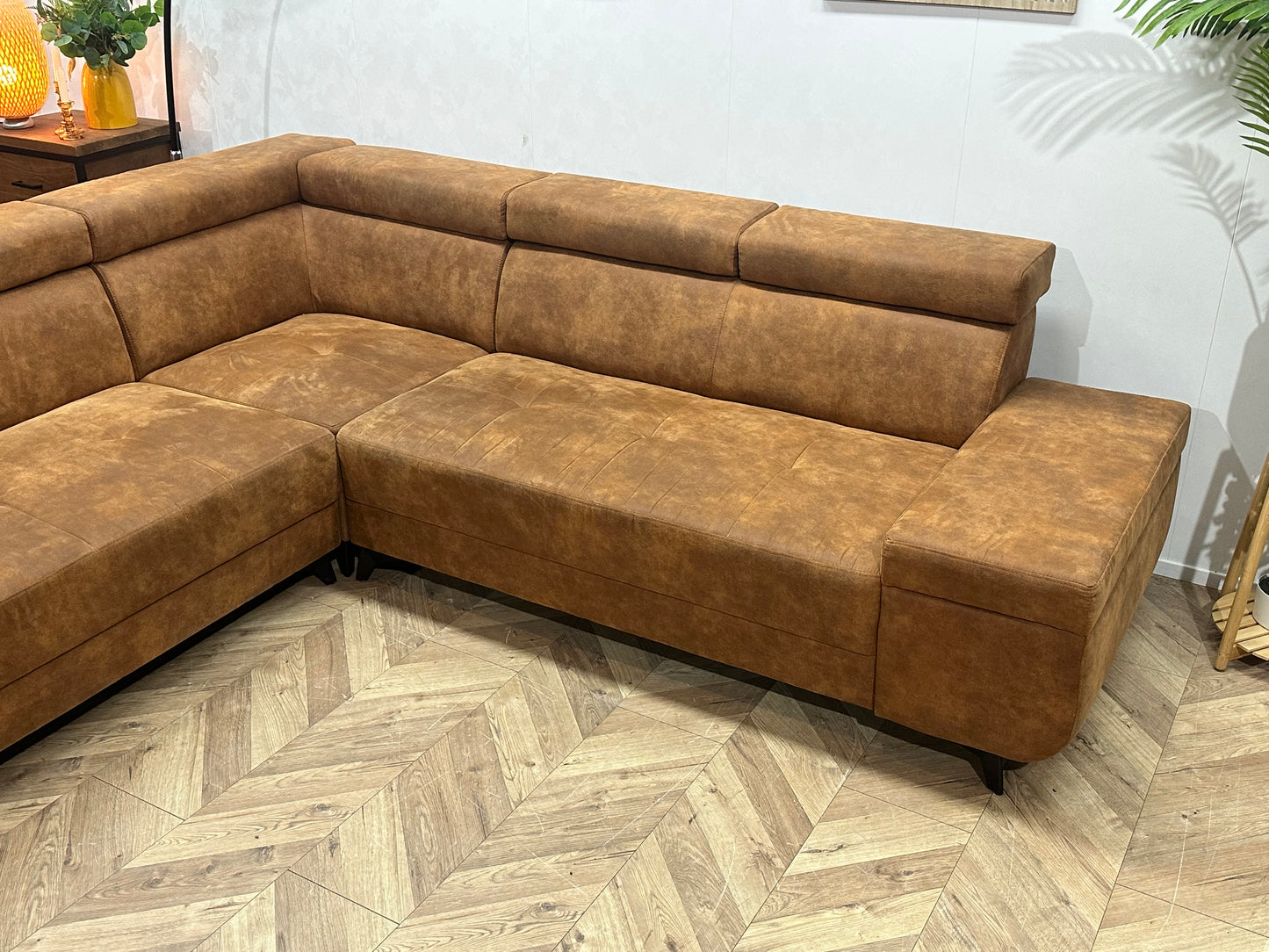 Cognac Bruine Suède Stoffen Hoekbank Inc Hocker ~ Verstelbare Hoofdsteunen ~ Nieuwstaat