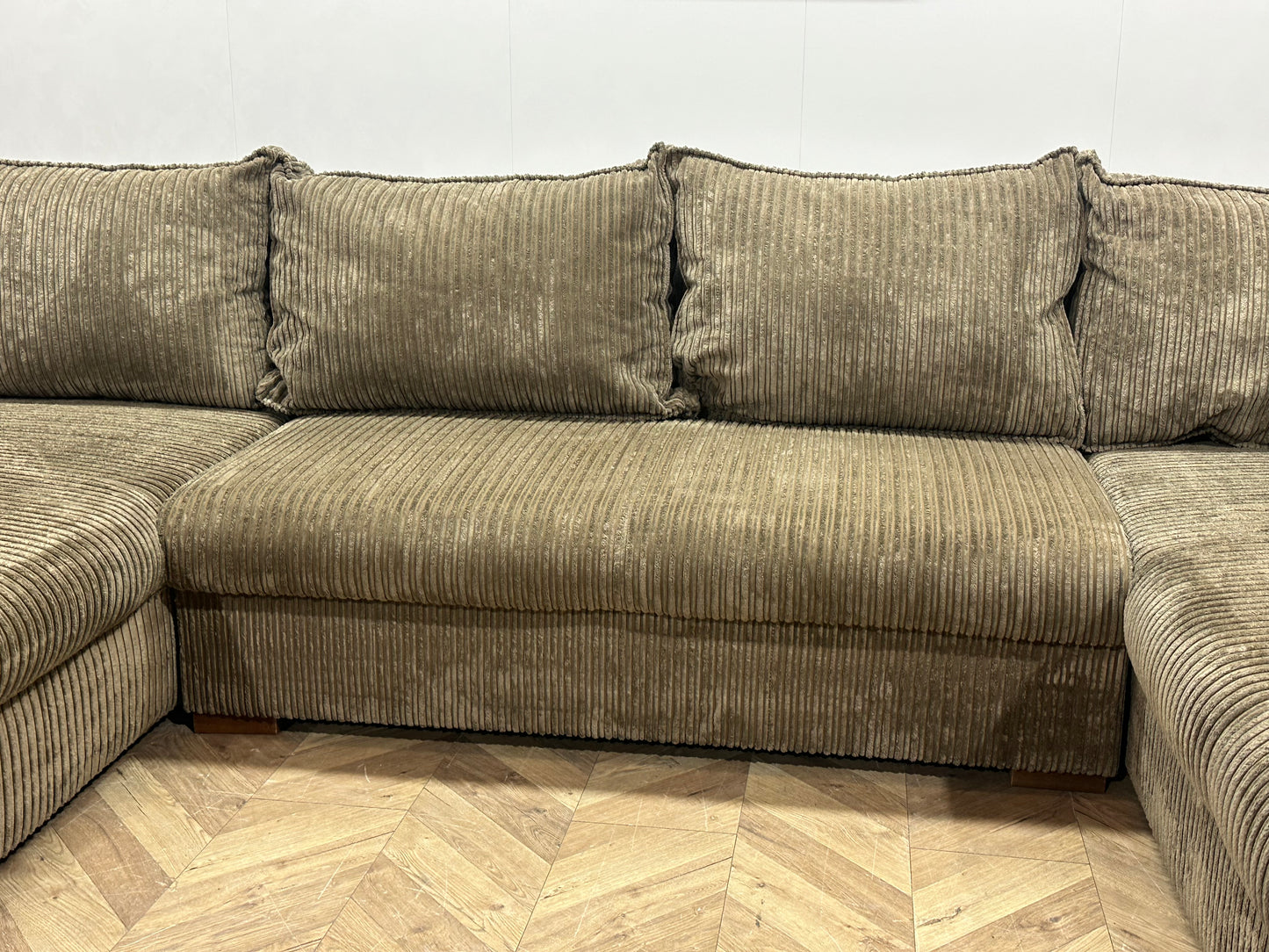 Bruine Ribstof U Bank ~ Losse Rugkussens Met Afneembare Hoezen