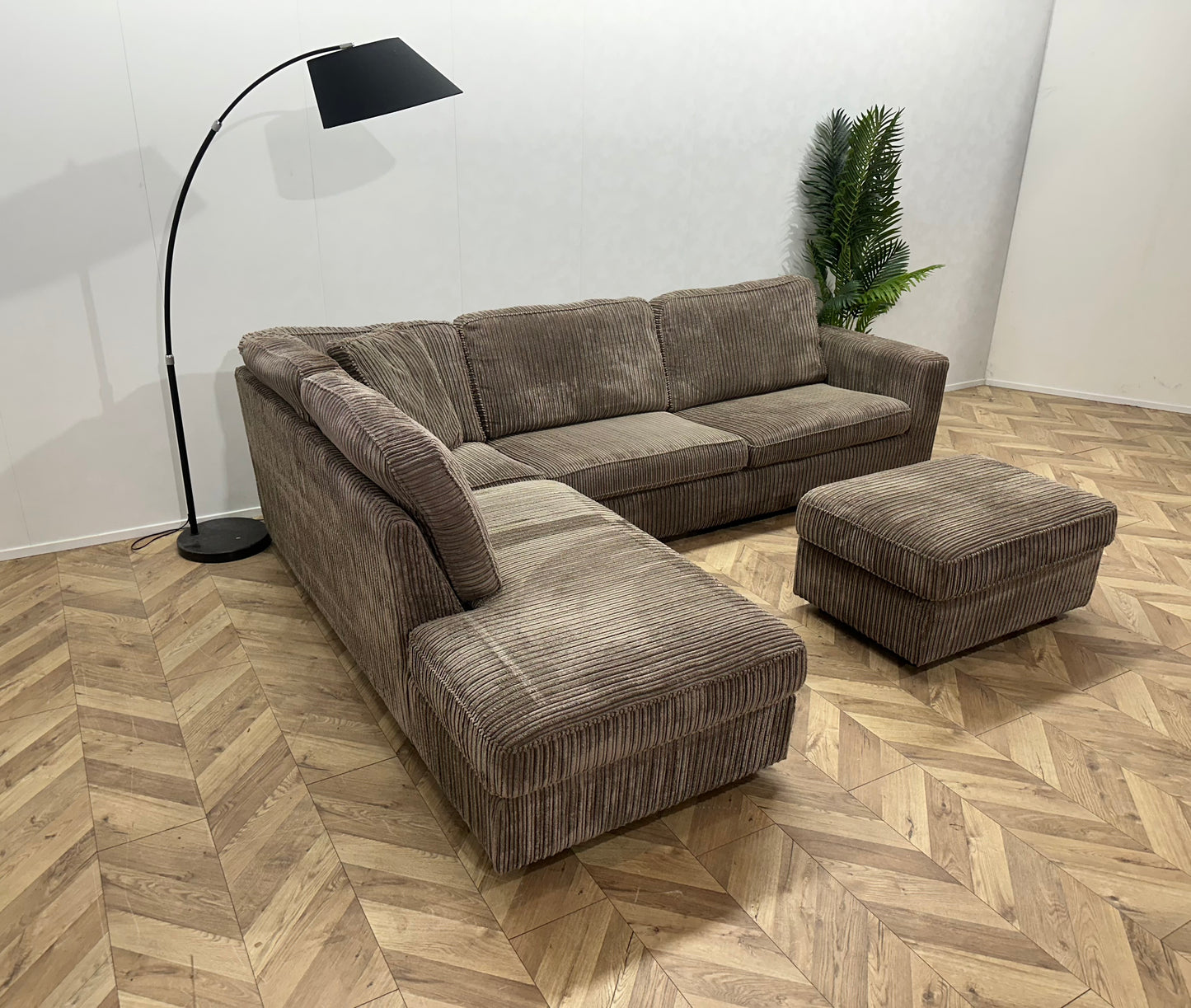 Licht Bruine Ribstof Hoekbank Inc Hocker ~ Losse Kussens Met Afneembare Hoezen