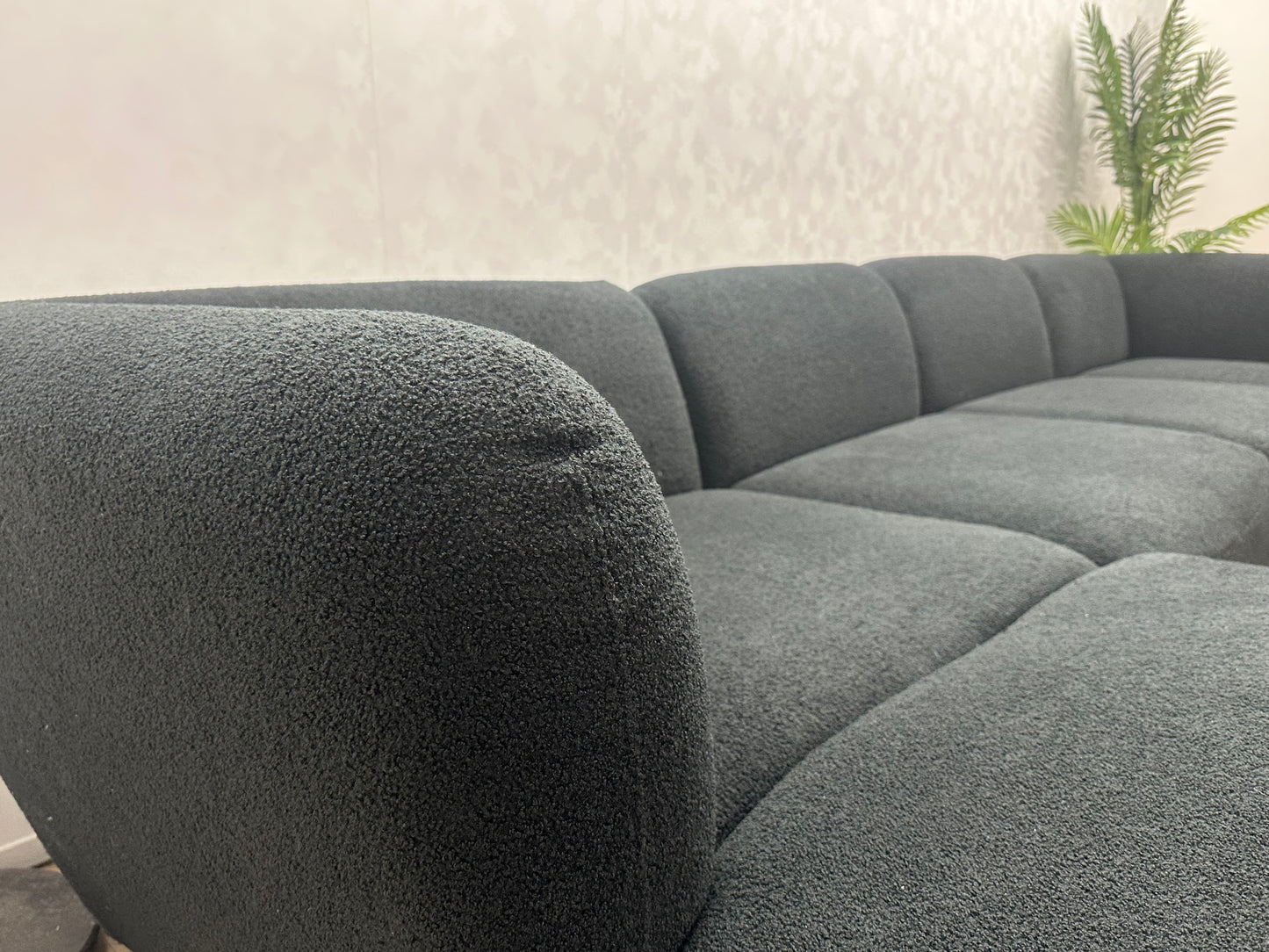 !Showroommodel! Zwarte Bouclé Stoffen U Bank