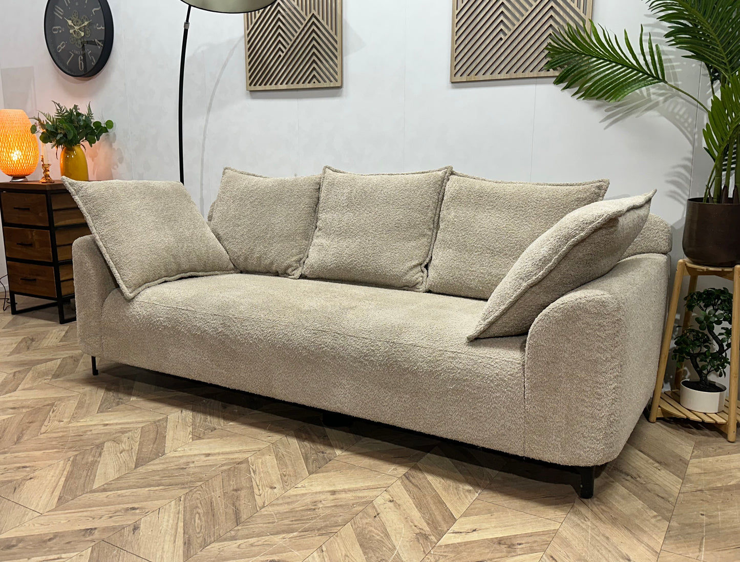 Crème Bouclé 2.5-Zits Bank ~ Losse Rugkussens Met Afneembare Hoezen