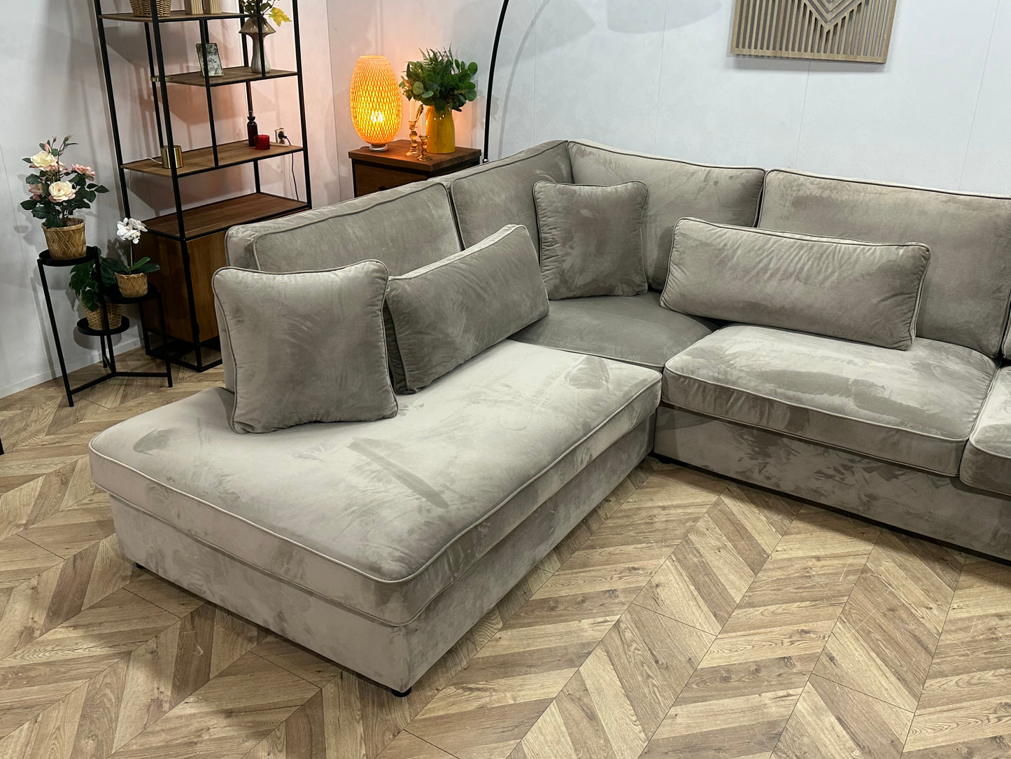 Licht Grijze/Beige Velvet Ruime U Bank ~ Losse Kussens Met Afneembare Hoezen