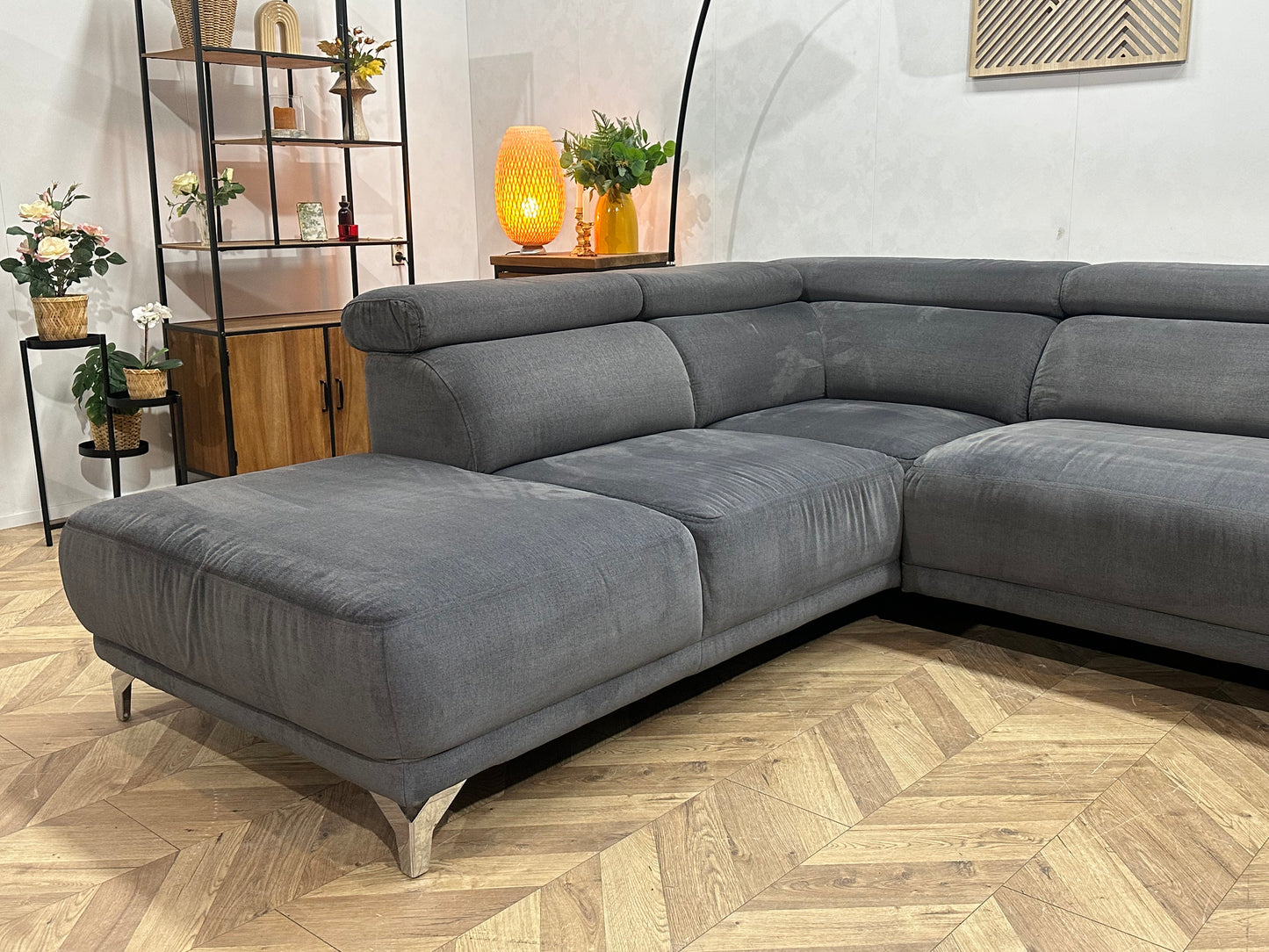 Grijze Suède Stoffen Hoekbank ~ Verstelbare Hoofdsteunen