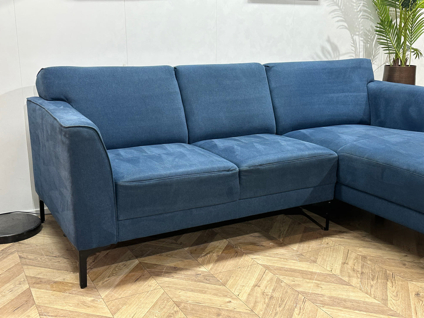 Montèl Blauwe Suède Stoffen Hoekbank ~ Vaste Kussens