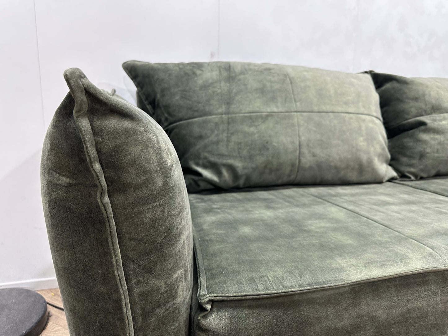 UrbanSofa Groene Velvet 2.5-Zits Bank ~ Losse Rugkussens Met Afneembare Hoezen