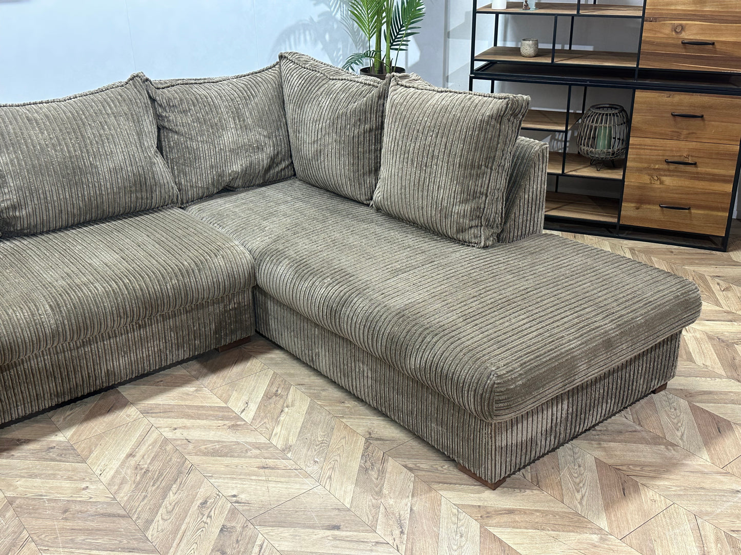 Bruine Ribstof U Bank ~ Losse Rugkussens Met Afneembare Hoezen