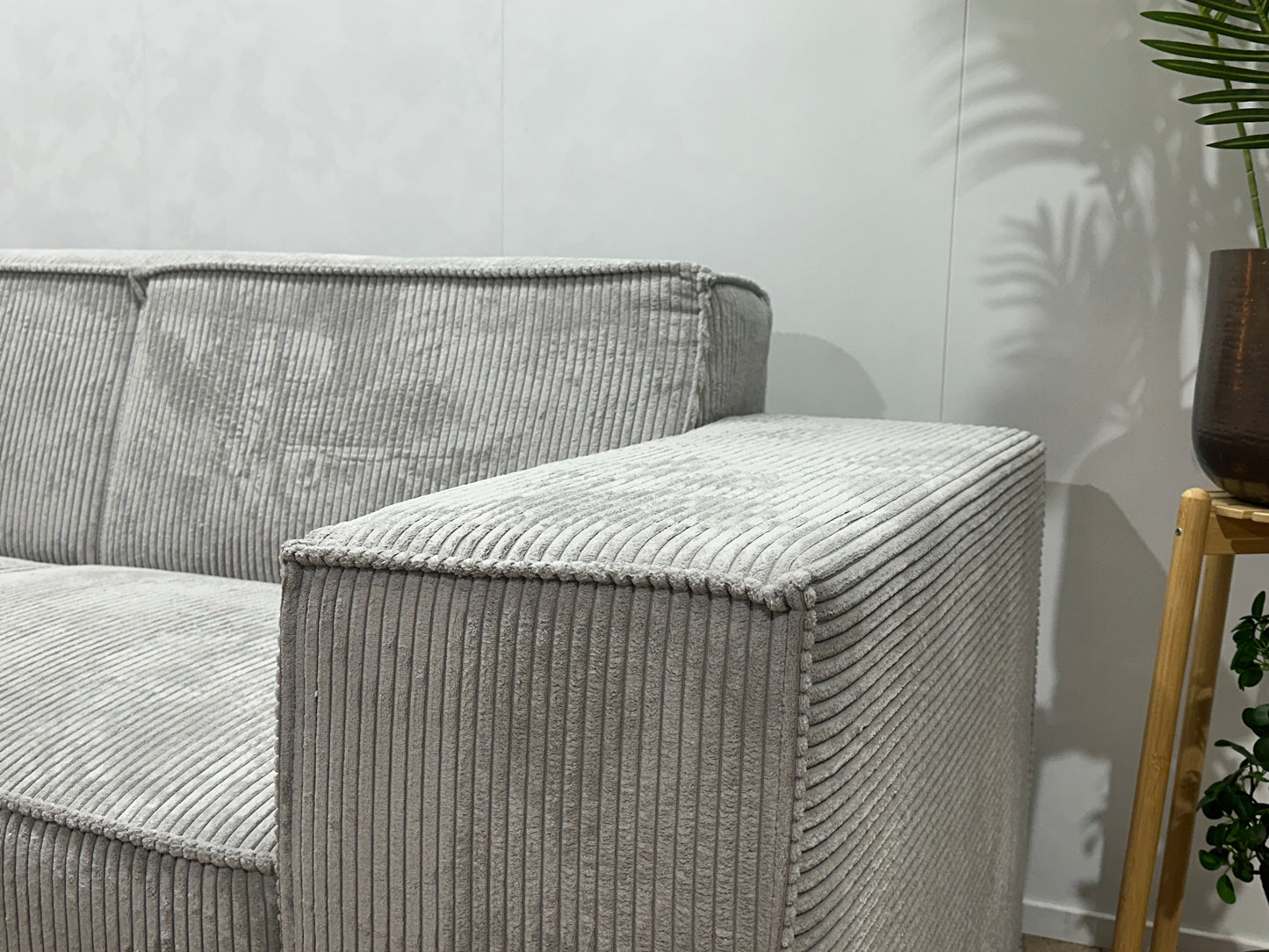 !Showroommodel! Licht Grijze Ribstof Hoekbank