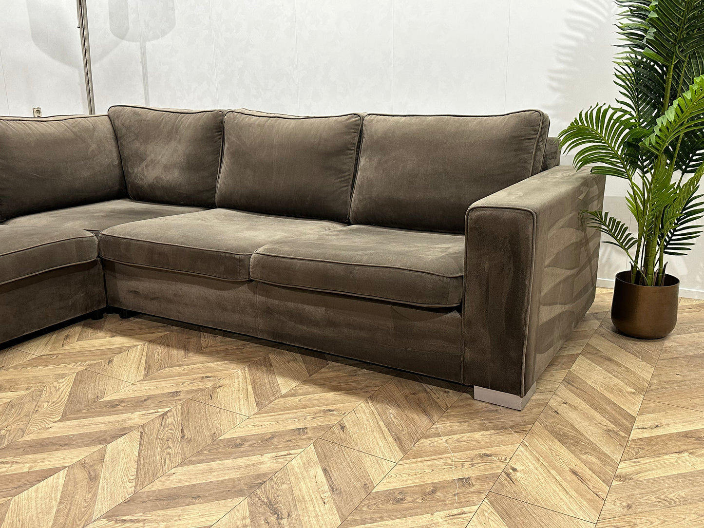 Bruine Velvet Design Bank ~ Nieuwstaat