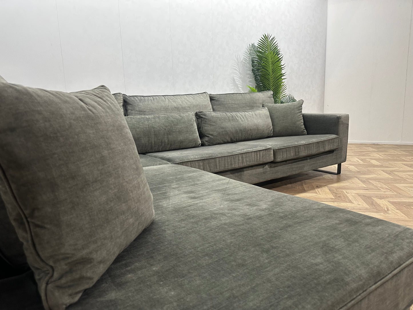 Groene Ruime Velvet Hoekbank ~ Nieuwstaat