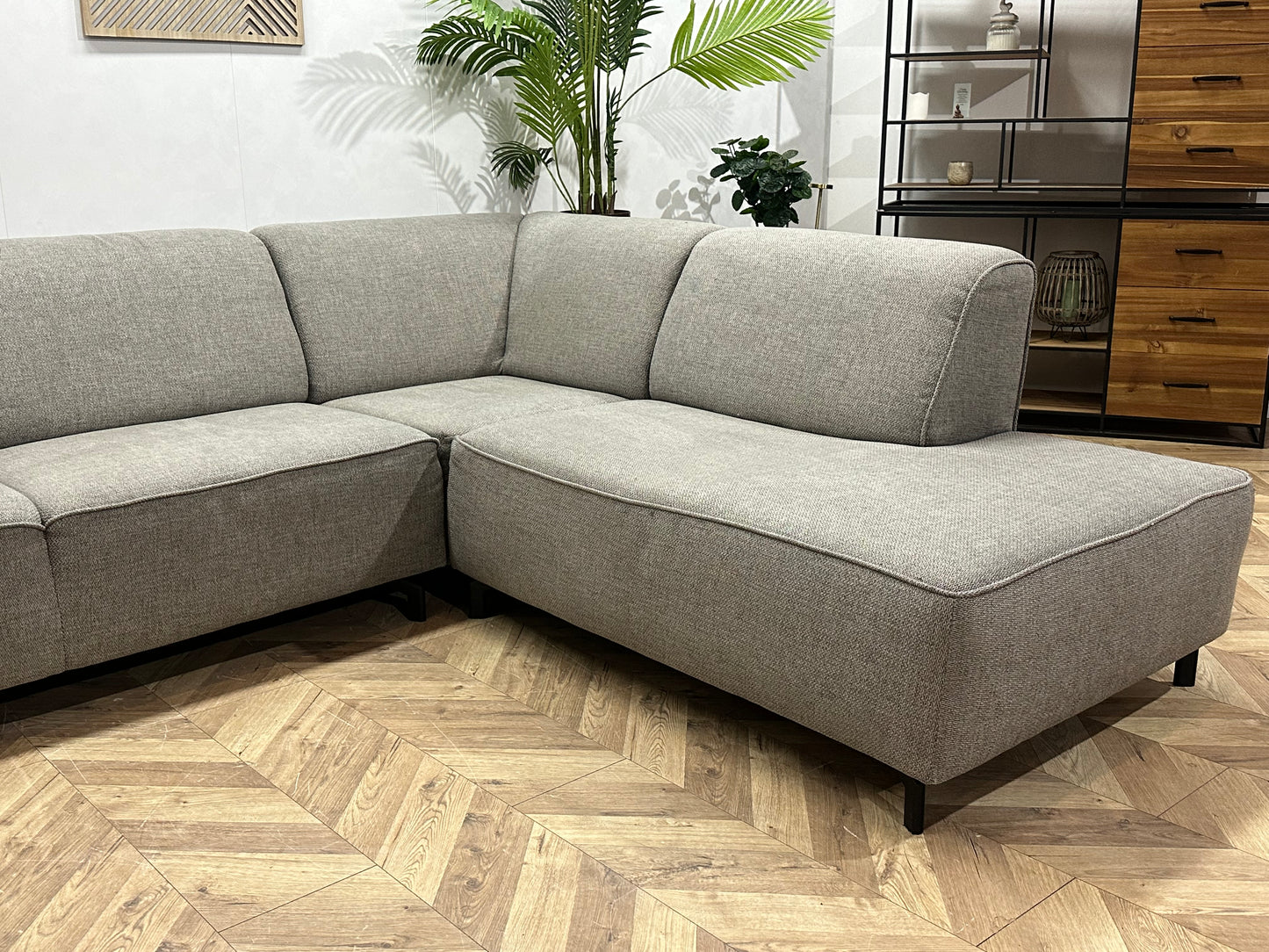 Licht Grijze Hoekbank ~ Vaste Kussens