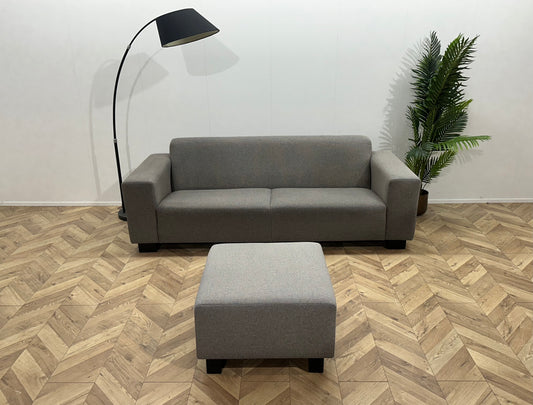 Licht grijze 2.5-Zits Bank Inc Hocker ~  Vaste Kussens