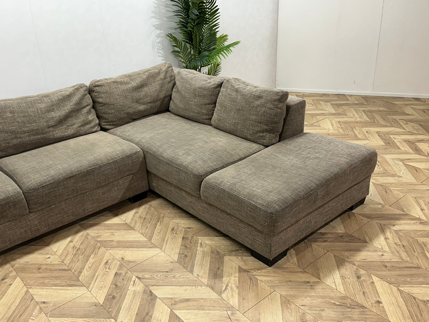 Beige/Bruine Hoekbank ~ Losse Rugkussens Met Afneembare Hoezen