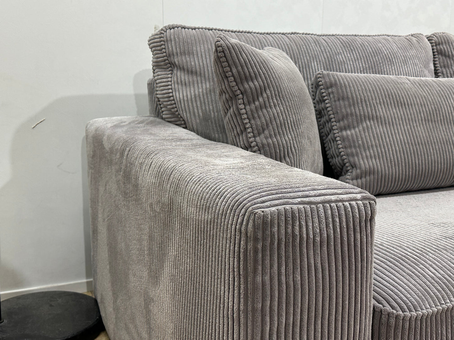 Licht Grijze Ribstof Hoekbank ~ Losse Kussens Met Afneembare Hoezen