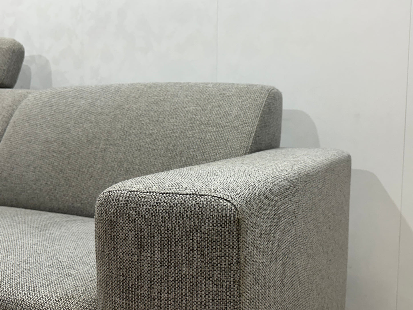 Licht Grijze 2.5-Zits Bank ~ Vaste Kussens