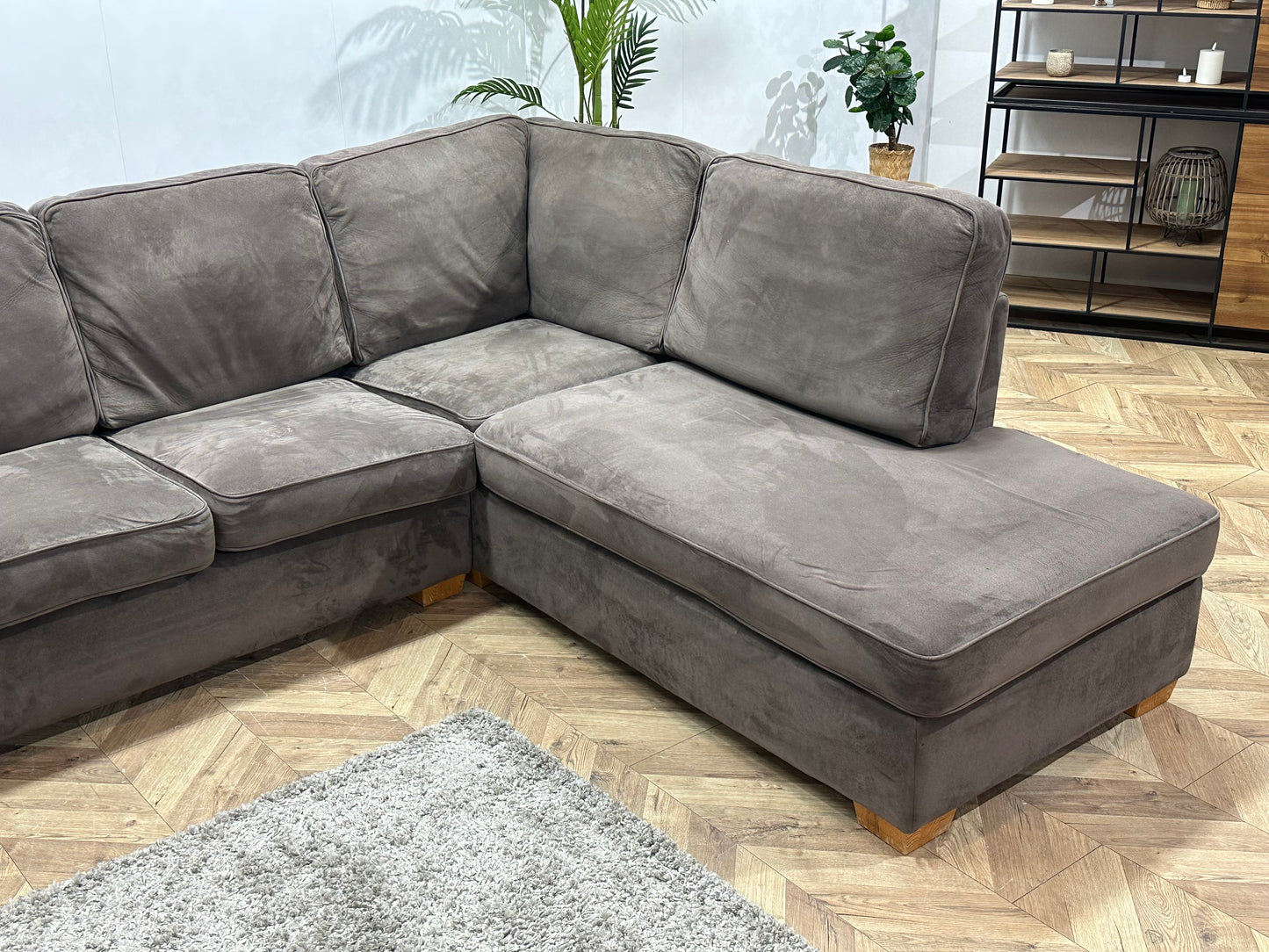 Bruine Velvet Hoekbank Inc Hocker ~ Losse Kussens Met Afneembare Hoezen