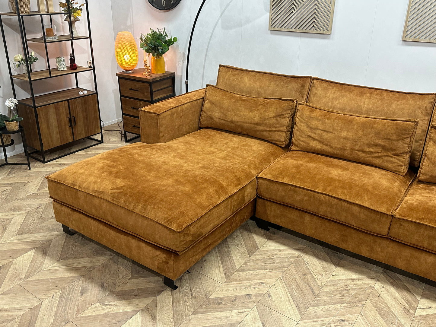 Oosterbaan Cognac Bruine Velvet Hoekbank ~ Losse Kussens Met Afneembare Hoezen