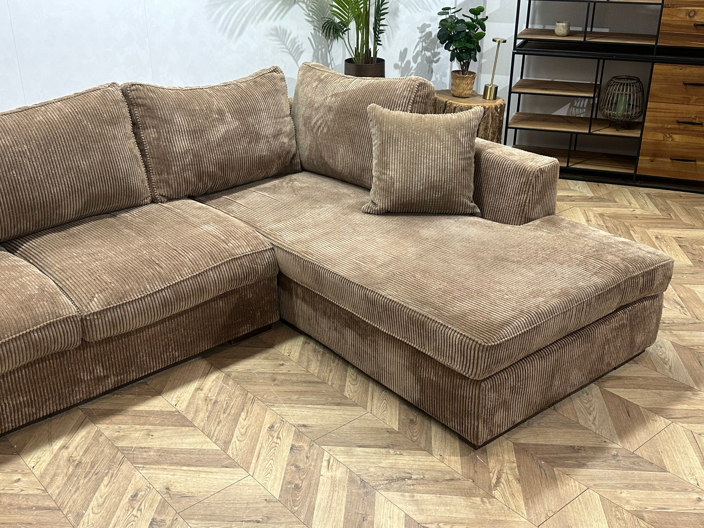 Room108 Bruine Ribstof Hoekbank ~ Losse Kussens Met Afneembare Hoezen