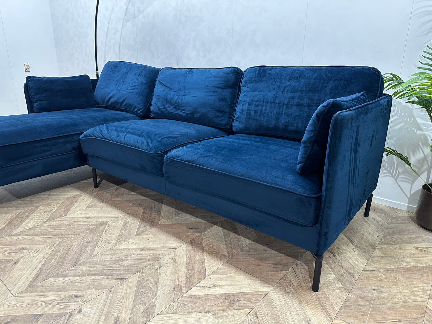 Donker Blauwe Velvet Hoekbank ~ Losse Rugkussens Met Afneembare Hoezen