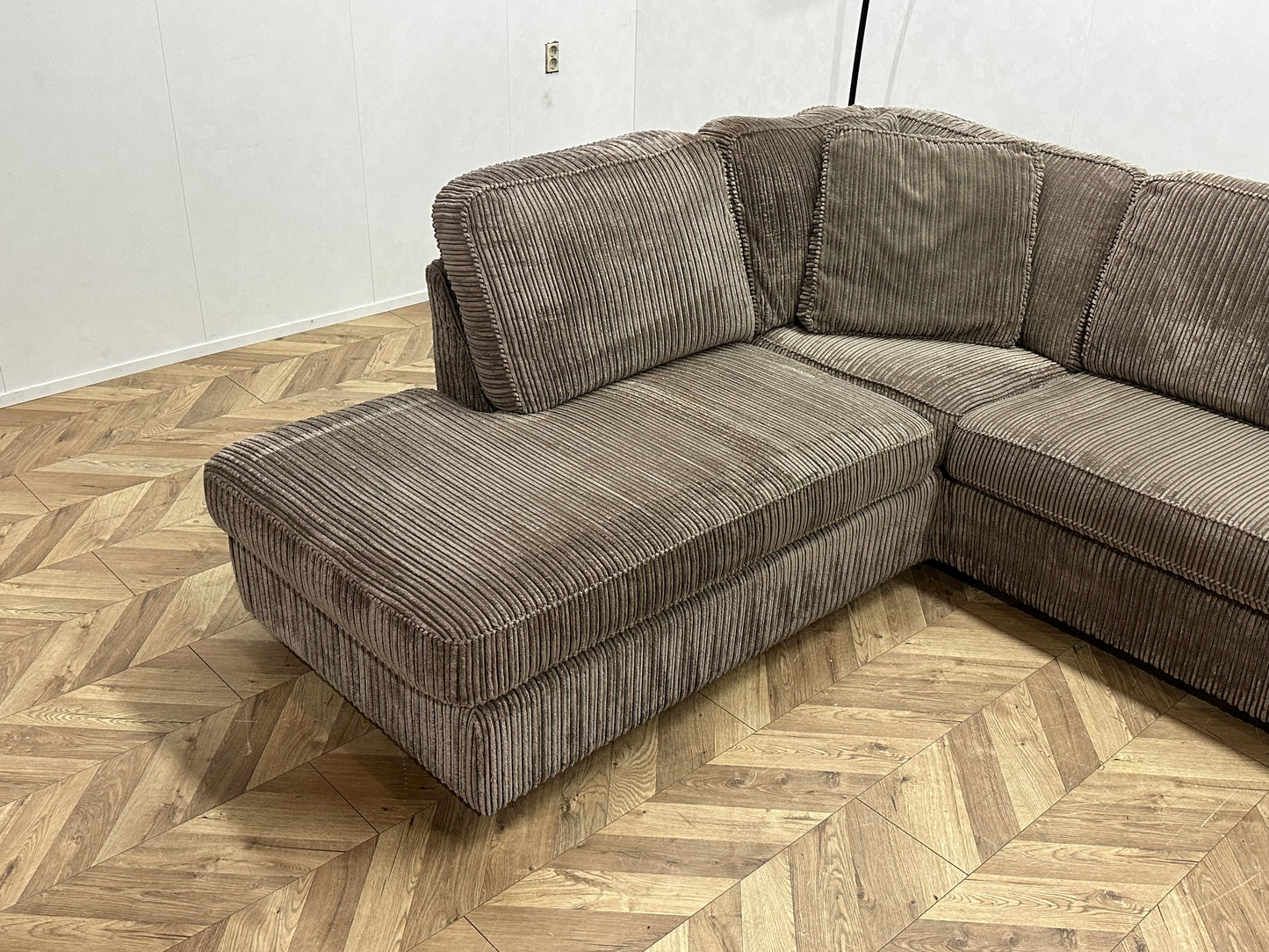 Licht Bruine Ribstof Hoekbank Inc Hocker ~ Losse Kussens Met Afneembare Hoezen