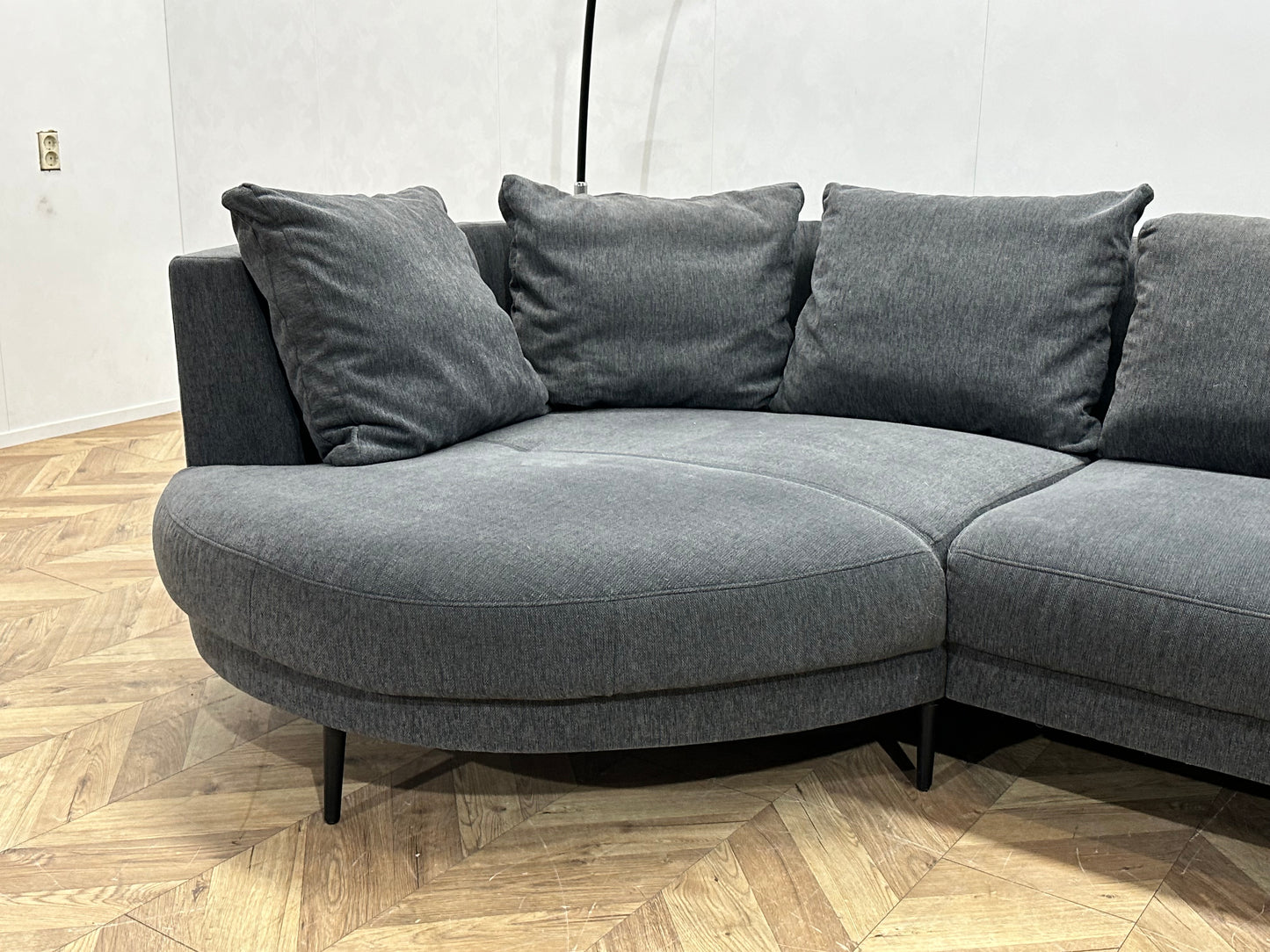 Grijze Design Hoekbank ~ Losse Rugkussens Met Afneembare Hoezen ~ Kleine Opbergruimte